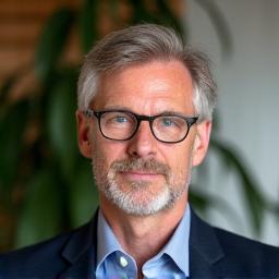 Portrett av Knut Olsen, Bærekraftspesialist hos Sekund Styling, ser engasjert ut.